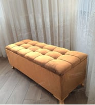 Lüks Çizgi Kapitoneli Sandıklı Puf Bench 120 cm Gold Ayak (Vizon)