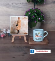 Harita Mühendisi Fotoğraflı Dekoratif Taş, Ahşap Altlıklı Türk Kahvesi Fincanı Hediye (Model 1)