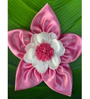 SATEN TOMURCUKLU ÇİÇEK BROŞ GİYİM YAKA ABİYE ASESUARI 22 CM (Pembe)
