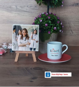 Eczane Teknikeri Fotoğraflı Dekoratif Taş, Ahşap Altlıklı Türk Kahvesi Fincanı Hediye (Model 8)