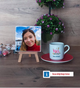 Rusça Öğretmeni Fotoğraflı Dekoratif Taş, Ahşap Altlıklı Türk Kahvesi Fincanı Hediye (Model 3)