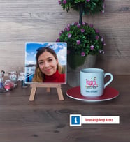 Rusça Öğretmeni Fotoğraflı Dekoratif Taş, Ahşap Altlıklı Türk Kahvesi Fincanı Hediye (Model 3)