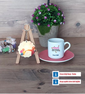 Fransızca Öğretmeni Türk Kahvesi Fincanı Ahşap Altlıklı ve Fotoğraflı Ahşap Anahtarlık Hediye (Model 6)