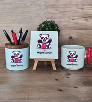 Sevimli Panda Hediye Sepeti Kupa Bardak T Kulplu, Kalemlik ve Dekoratif Taş Arkadaşa Sevgiliye Hediye (Model 1)
