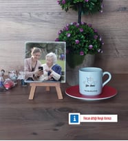 Yılın Annesi Fotoğraflı Dekoratif Taş, Ahşap Altlıklı Türk Kahvesi Fincanı Hediye (Model 3)