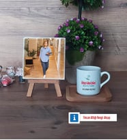 Diş Hekimi Asistanı Fotoğraflı Dekoratif Taş, Ahşap Altlıklı Türk Kahvesi Fincanı Hediye Diş Hekimi Asistanına Hediye (Model 1)