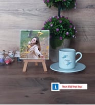 İsme Özel Doğum Günü Hediyesi Fotoğraflı Dekoratif Taş, Ahşap Altlıklı Türk Kahvesi Fincanı Hediye (Model 2)