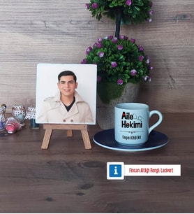 Aile Hekimi Fotoğraflı Dekoratif Taş, Ahşap Altlıklı Türk Kahvesi Fincanı Hediye (Model 4)