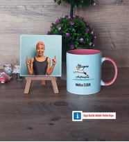 Kadın Yüzme Antrenörü Fotoğraflı Dekoratif Taş, Kupa Bardak Beyaz Hediye (Model 6)