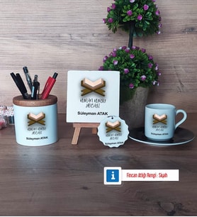 Kuran Kursu Hocası Hediye Seti Dekoratif Taş, Kalemlik, Ahşap Altlıklı Türk Kahvesi Fincanı, Ahşap Anahtarlık Hediye (Model 7)