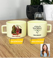 Kişiye Özel Karikatürlü Yılbaşı Hediyesi Hediye Pastel Fincan Noel Anneye Hediye (Sarı)