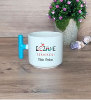 Eczane Teknikeri Hediye Sepeti Kupa Bardak T Kulplu, Kalemlik ve Ahşap Telefon Standı Eczacılar Günü Tıp Bayramı Hediyesi (Model 3)