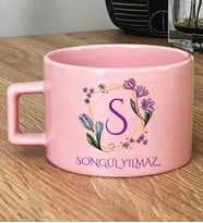 Kişiye Özel Çiçekli S Harfli Hediye Pastel Fincan İsim Soyisim Yazılı (Pembe)
