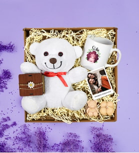 Kişiye Özel Polo Kartlı Sevimli Ayıcık & Papatya Bileklik Mum Hediye Seti (Model 4)