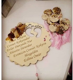 Kişiye Özel Pleksi Bebek Kapı Süsü ve 25 Adet Magnet (Altın)
