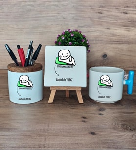 Umurumda Değil Hediye Sepeti Kupa Bardak T Kulplu, Kalemlik ve Dekoratif Taş Arkadaşa Hediye (Model 3)