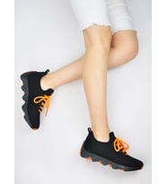 Günlük Kadın Sneaker Spor Ayakkabı Bağcıklı Triko Tırtıklı Kalın Taban Esnek 300 (Siyah - Turuncu)