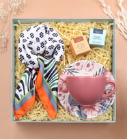 Turuncu Detaylı Fular & Fincan & Teashop 2'li Bitki Çayı Hediye Seti (Pembe)