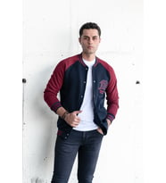 SLİMFİT KOLEJ YAKA ÇITÇIT KAPAMALI YAZILI POLARLI ERKEK HIRKA (Bordo)