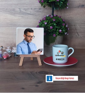 Muhasebeci Fotoğraflı Dekoratif Taş, Ahşap Altlıklı Türk Kahvesi Fincanı Hediye (Model 3)