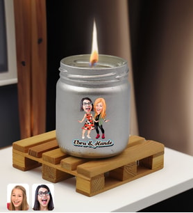 BK Gift Kişiye Özel DTF Anne Kız Karikatürlü Renkli Cam Kavanozda Kokulu Mum-1(13 Renk Seçeneği), Arkadaşa Hediye, Anneye Hediye, Doğum Günü Hediyesi (Gümüş)