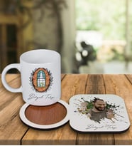 Kişiye Özel Tasarım Kupa Bardak Ve Fotoğraflı Ahşap Bardak Altlığı 99167 (Bordo)