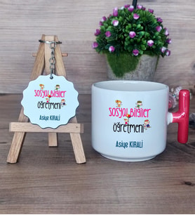 Sosyal Bilgiler Öğretmeni Hediye Seti Kupa Bardak T Kulplu ve Anahtarlık Öğretmenler Günü Hediyesi (Model 1)
