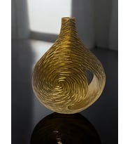 Çizgi Detayli Kesimli Dekoratif Vazo (Gold)