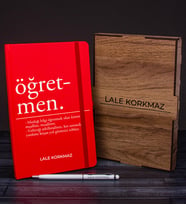 eJOYA Öğretmenlere Özel Ahşap Kutuda Defter Kalem Hediye Seti 110588 (Kırmızı)