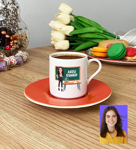 Kişiye Özel Karikatürlü Sınıf Öğretmeni Türk Kahvesi Fincanı Kadın Sınıf Öğretmenine Öğretmenler Günü Hediyesi (Turuncu)