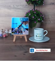 Laborant Fotoğraflı Dekoratif Taş, Ahşap Altlıklı Türk Kahvesi Fincanı Hediye (Model 2)