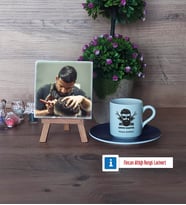 Erkek Kuaförü Fotoğraflı Dekoratif Taş, Ahşap Altlıklı Türk Kahvesi Fincanı Hediye (Model 4)