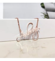 El yazılı 925 K İsimli Gümüş Kolye (Rose)