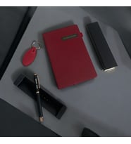 Kişiye Özel Kenar Boyalı Lacivert Defter İsmli & Kişiye Özel Roller Kalem & Anahtarlık Hediye Seti (Bordo)