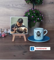 Erkek Kuaförü Fotoğraflı Dekoratif Taş, Ahşap Altlıklı Türk Kahvesi Fincanı Hediye (Model 5)