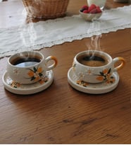 El Yapımı 2 li Tabaklı Çay & Kahve Fincanı Jumbo - Sarı Çiğdem Çiçeği