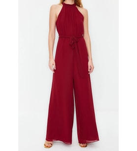 Kadın Moda Standart Kol Geniş Paça Halter Yaka Uzun Kuşaklı Maxi Şifon Astarlı Dokuma Tulum (Bordo)