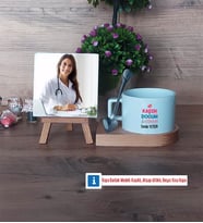Kadın Doğum Uzmanı Fotoğraflı Dekoratif Taş, Kupa Bardak Beyaz Hediye (Model 8)