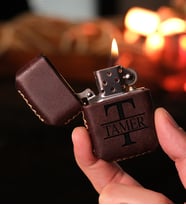 vagave Kişiye Özel Hakiki Doğal Deri Zippo Model Benzinli Çakmak Kahve Haki Hardal Mavi Suyeşili Taba Renk Seçenekleriyle Hediyelik Evcil Hayvan Baskılı Sevgiliye Anne Baba Kız Erkek Arkadaşa Dünya Kadınlar Günü Hediyesi (Kahverengi)