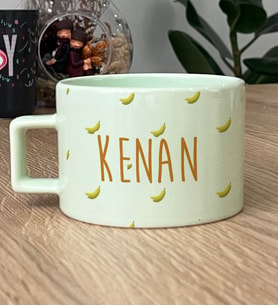 Kişiye Özel İsim Yazılı Hediye Pastel Fincan Muz Desenli Meyveli (Yeşil)
