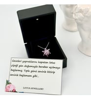 Işıklı Kolye Kutulu Gümüş Lotus Çiçeği Kolye  925 Ayar Gümüş Kolye (Pembe)
