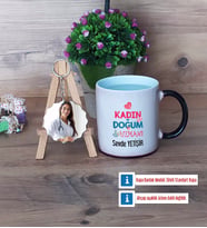 Kadın Doğum Uzmanı Kupa Bardak Beyaz ve Fotoğraflı Ahşap Anahtarlık Hediye (Model 9)