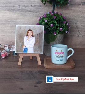Sosyal Bilgiler Öğretmeni Fotoğraflı Dekoratif Taş, Ahşap Altlıklı Türk Kahvesi Fincanı Hediye (Model 1)