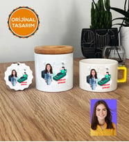 Kişiye Özel Karikatürlü Psikolog Hediye Seti Lüks Fincan, Kalemlik, Anahtarlık Kadın Psikologa Tıp Bayramı Hediyesi (Sarı)