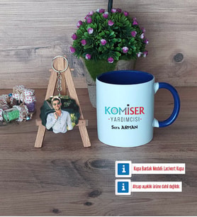 Komiser Yardımcısı Kupa Bardak Beyaz ve Fotoğraflı Ahşap Anahtarlık Hediye (Model 3)