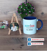 Komiser Yardımcısı Kupa Bardak Beyaz ve Fotoğraflı Ahşap Anahtarlık Hediye (Model 3)