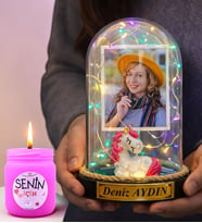 Kişiye Özel Fotoğraflı & Yazılı Renkli Led Işıklı Fanus ve Kokulu Mum (Unicornlu)