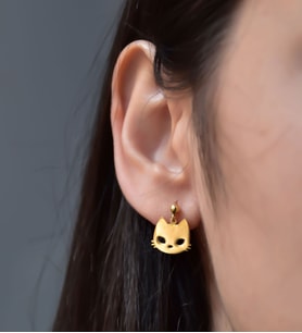 Papatya Silver 925 Ayar Gümüş Kedi Model Çivili Kadın Top Küpe (Gold)