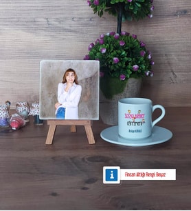 Sosyal Bilgiler Öğretmeni Fotoğraflı Dekoratif Taş, Ahşap Altlıklı Türk Kahvesi Fincanı Hediye (Model 2)