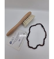 Bebek kehribar kolye ve bebe fırça seti (Vişne)